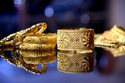 Luxury gold jewelry